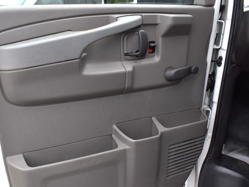 Used 2006 Chevrolet Express 3500 RWD image 43
