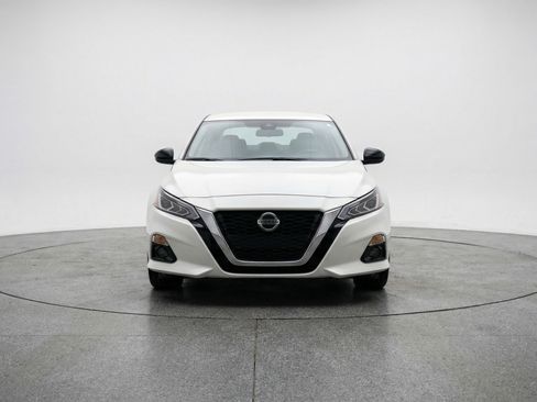 Used 2025 Nissan Altima 2.5 SV FWD image 2