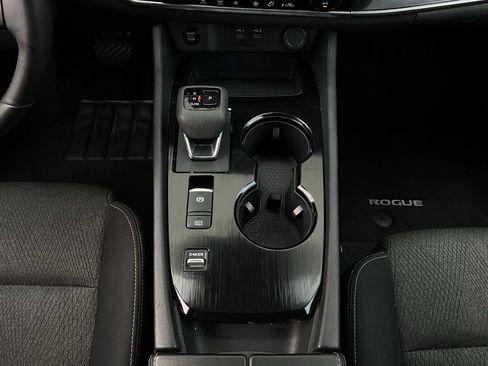 Used 2025 Nissan Rogue SV image 15