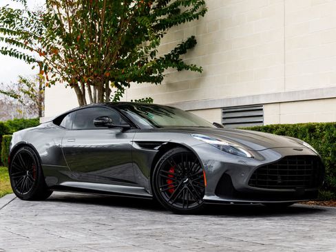 Used 2024 Aston Martin DB12 image 13