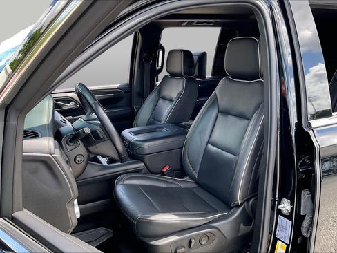 Used 2021 GMC Yukon SLT w/ Rear Media and Nav Package AWD/4WD image 8