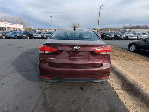 Used 2018 Kia Forte LX image 6