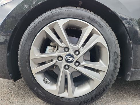 Used 2017 Hyundai Elantra Limited FWD image 24