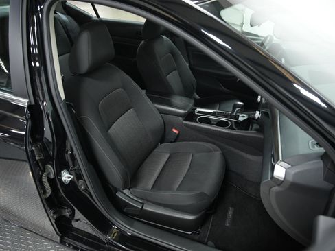 Used 2024 Nissan Altima 2.5 SV image 17