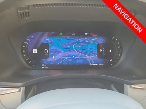 Used 2022 Volvo XC60 B5 Momentum w/ Climate Package FWD image 16