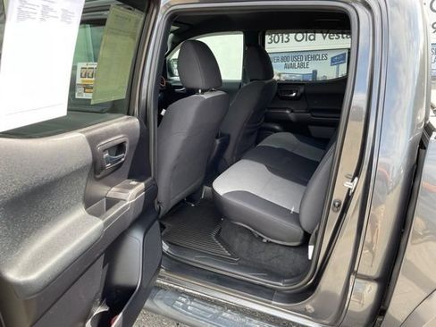 Used 2020 Toyota Tacoma TRD Sport AWD/4WD image 30