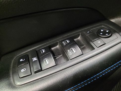 Used 2019 Jeep Grand Cherokee Laredo AWD/4WD image 27