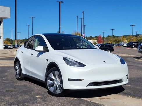 Used 2021 Tesla Model Y Long Range image 3
