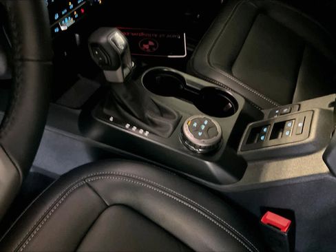 Used 2025 Ford Bronco Outer Banks AWD/4WD image 13