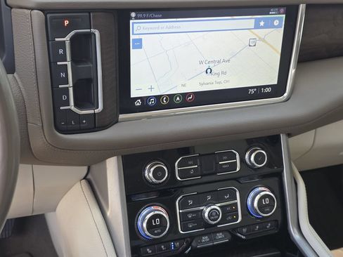 Used 2021 GMC Yukon Denali w/ Denali Ultimate Package AWD/4WD image 13