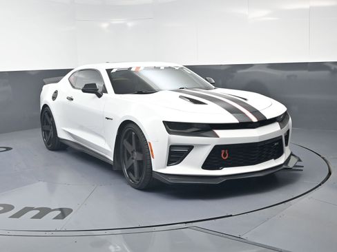 Used 2017 Chevrolet Camaro SS RWD image 3
