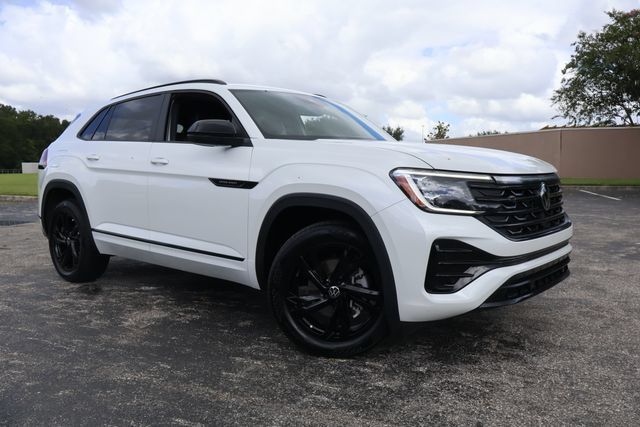Certified 2025 Volkswagen Atlas Cross Sport SEL R-Line AWD/4WD image 1