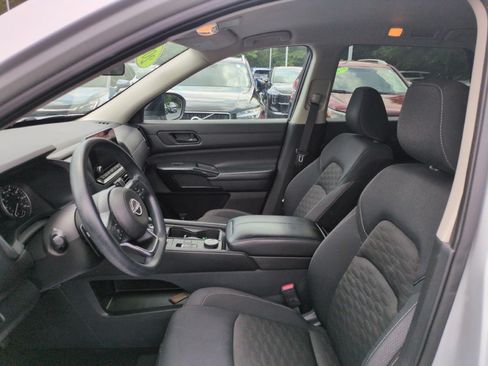 Used 2023 Nissan Pathfinder S AWD/4WD image 14