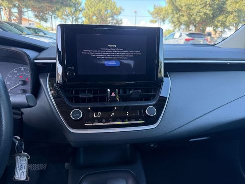 Used 2025 Toyota Corolla LE FWD image 17