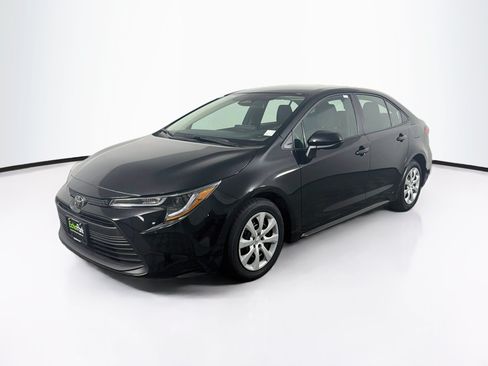 Used 2025 Toyota Corolla LE FWD image 3