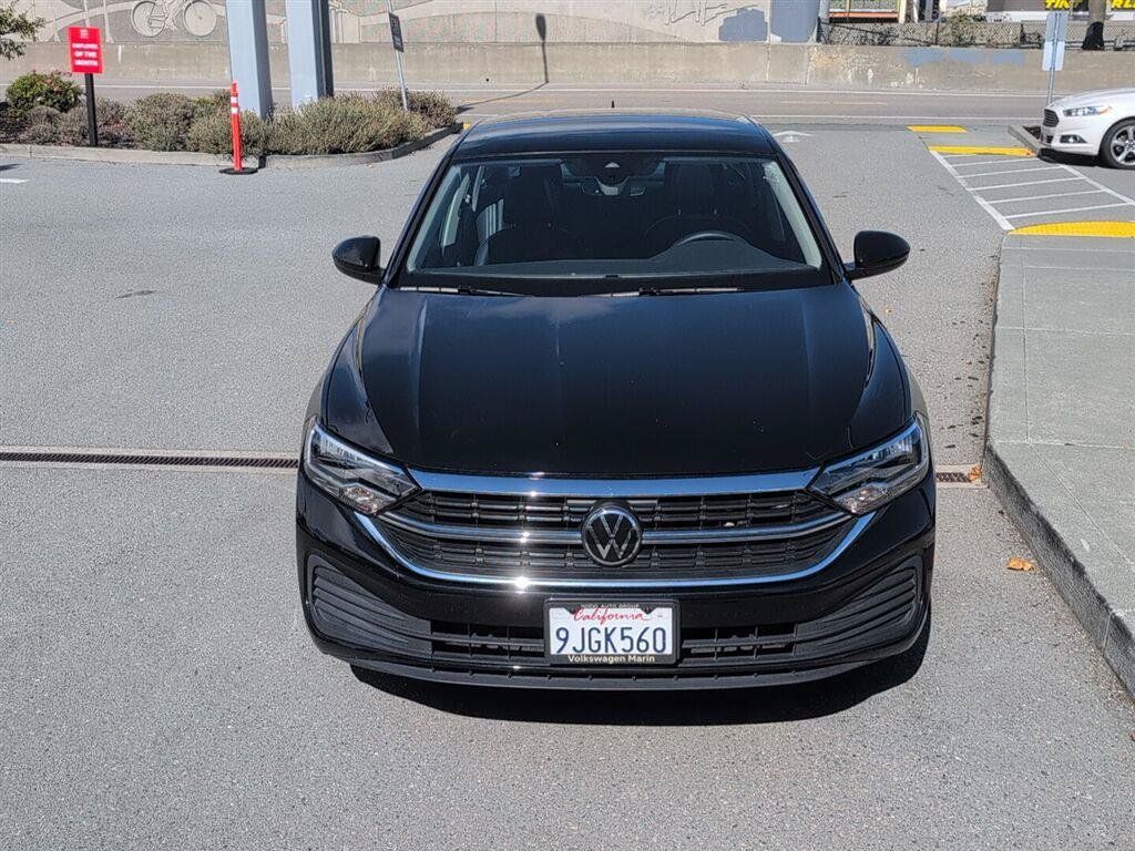 Used 2023 Volkswagen Jetta SE w/ Panoramic Sunroof Package FWD image 3