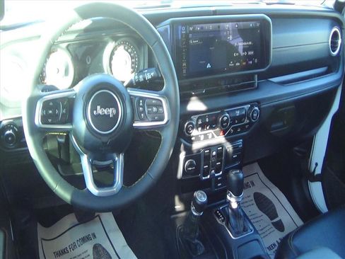 Certified 2025 Jeep Wrangler Sahara w/ Safety Group image 12