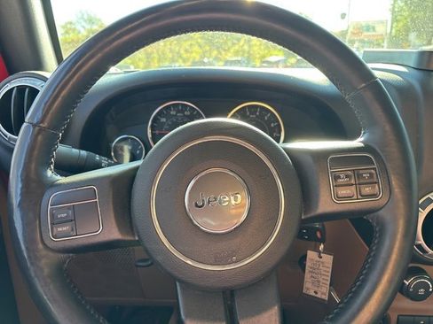 Used 2015 Jeep Wrangler Unlimited Sahara image 16