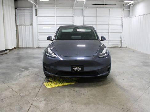 Used 2020 Tesla Model Y Long Range image 3