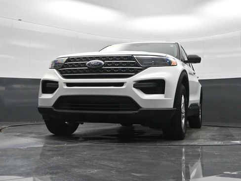 Used 2023 Ford Explorer XLT AWD/4WD image 49