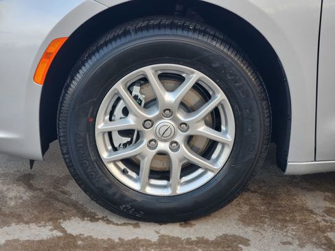 New 2026 Chrysler Pacifica Select image 11