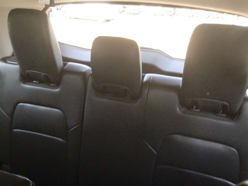 Used 2024 Nissan Pathfinder SL FWD image 18