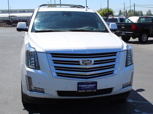 Used 2018 Cadillac Escalade Platinum AWD/4WD image 6
