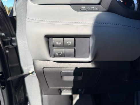 Used 2026 Toyota Highlander XLE image 20