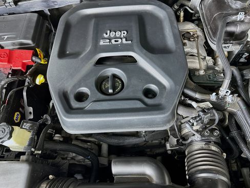 Used 2021 Jeep Wrangler Sahara image 33