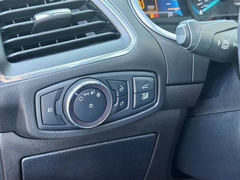 Used 2020 Ford Edge Titanium w/ Equipment Group 301A AWD/4WD image 10