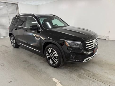Used 2025 Mercedes-Benz GLB 250 image 3