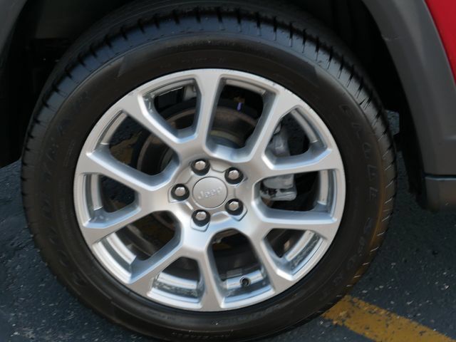 Used 2023 Jeep Compass Latitude w/ Sun and Sound Group AWD/4WD image 5