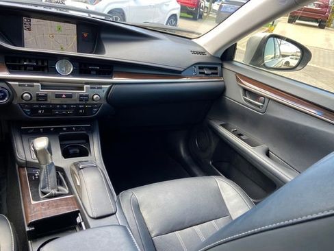 Used 2017 Lexus ES 300h FWD image 13