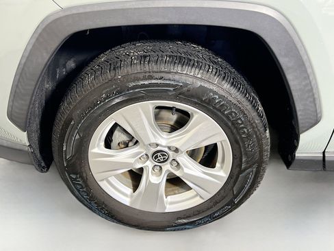 Used 2021 Toyota RAV4 XLE FWD image 13