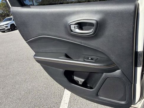 Used 2018 Jeep Compass Latitude w/ Popular Equipment Group image 9