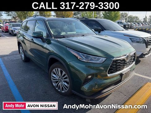 Used 2023 Toyota Highlander Platinum FWD image 1