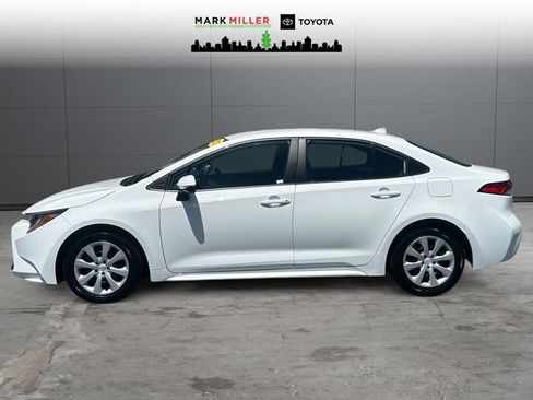 Certified 2025 Toyota Corolla LE FWD image 2