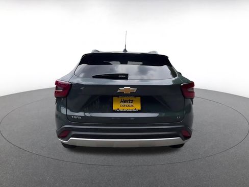 Used 2025 Chevrolet Trax LT FWD image 12