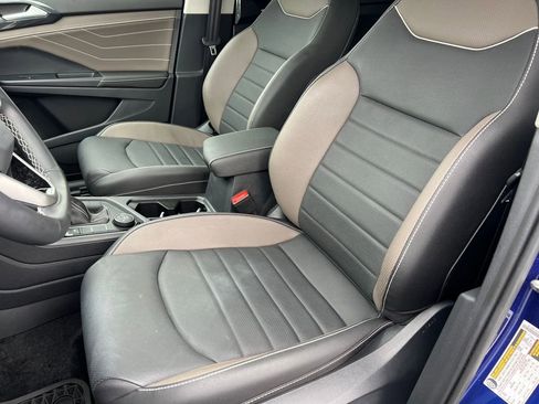 Used 2024 Volkswagen Taos SEL image 11