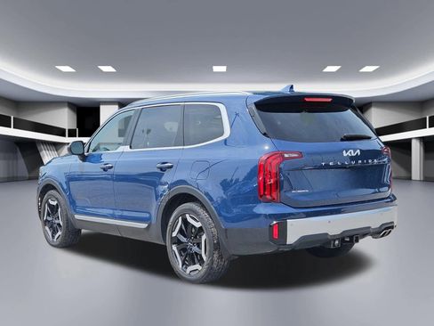 Used 2023 Kia Telluride S FWD image 2