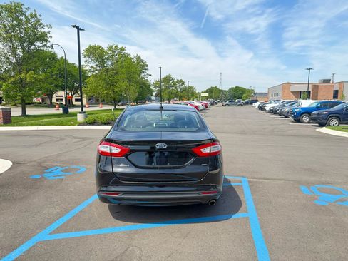 Used 2016 Ford Fusion SE FWD image 6