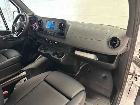 Used 2024 Mercedes-Benz Sprinter 2500 image 15