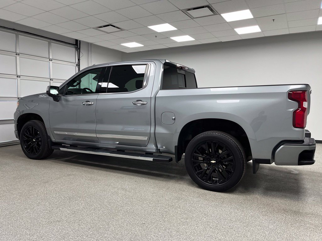 Used 2024 Chevrolet Silverado 1500 High Country w/ High Country Premium Package AWD/4WD image 7
