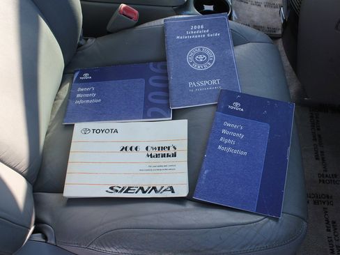 Used 2006 Toyota Sienna XLE image 33