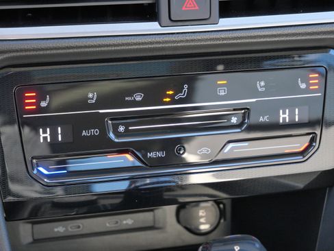 Certified 2025 Volkswagen Taos SEL image 25