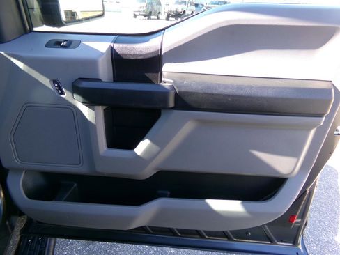 Used 2015 Ford F150 XL w/ Equipment Group 101A Mid AWD/4WD image 18