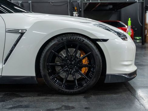 Used 2010 Nissan GT-R Premium AWD/4WD image 3