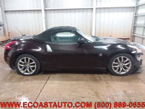 Used 2010 Nissan 370Z Touring image 3