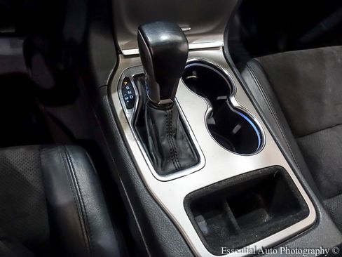 Used 2021 Jeep Grand Cherokee Laredo X image 25