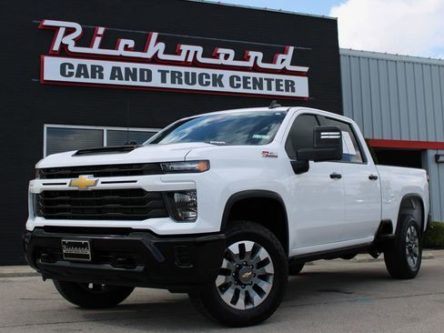 Used 2025 Chevrolet Silverado 2500 Custom w/ Z71 Off-Road Package AWD/4WD image 17